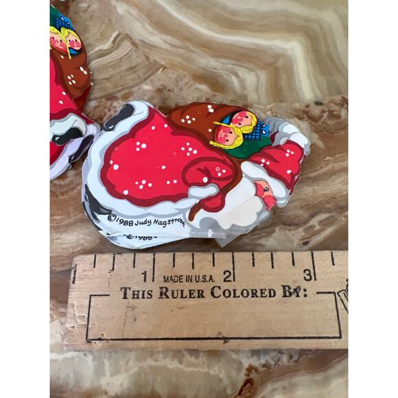 Santa with Bag of Toys Paper Garland: 1988 Judy Hagstrom - Picture 2 of 5